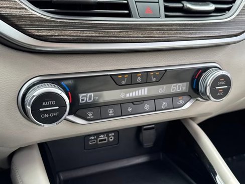 Used 2022 Nissan Altima 2.5 Platinum image 13