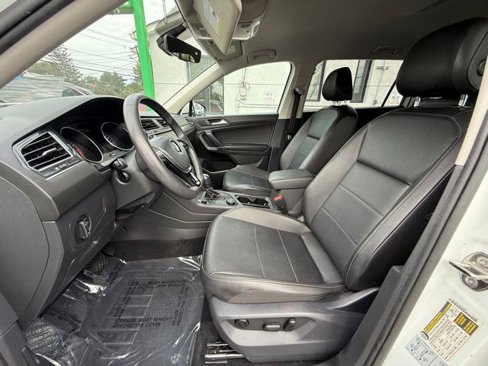 Used 2020 Volkswagen Tiguan SE image 19