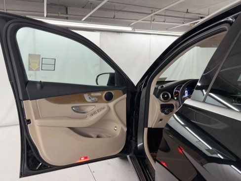 Used 2019 Mercedes-Benz GLC 300 image 5