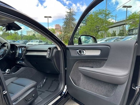 Used 2024 Volvo XC40 B5 Plus w/ Climate Package image 10
