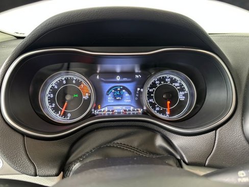Used 2019 Jeep Cherokee Limited image 17