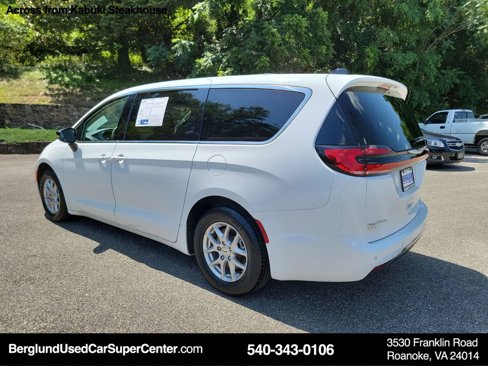 Used 2024 Chrysler Pacifica Touring-L image 13
