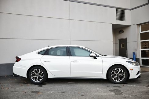 Used 2022 Hyundai Sonata SEL w/ Preferred Accessory Package image 2