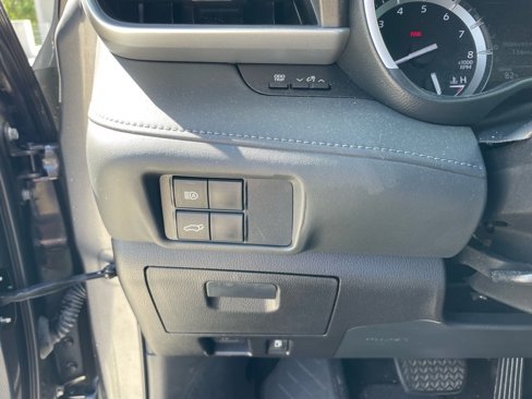 Used 2021 Toyota Highlander XLE image 13