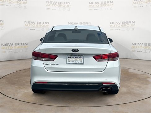 Used 2017 Kia Optima LX image 4