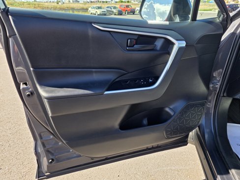 Used 2019 Toyota RAV4 LE image 14