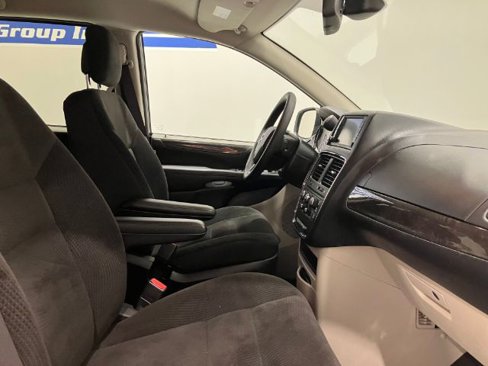Used 2018 Dodge Grand Caravan SE image 44