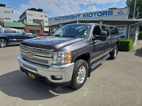 Used 2011 Chevrolet Silverado 3500 LTZ image 2