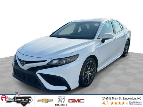 Used 2024 Toyota Camry SE image 1