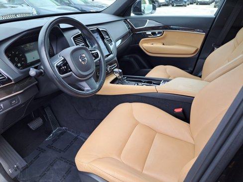 Used 2018 Volvo XC90 T6 Momentum w/ Convenience Package image 11