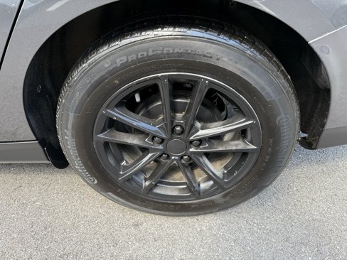Used 2017 Ford Focus SE w/ Cold Weather Package image 10