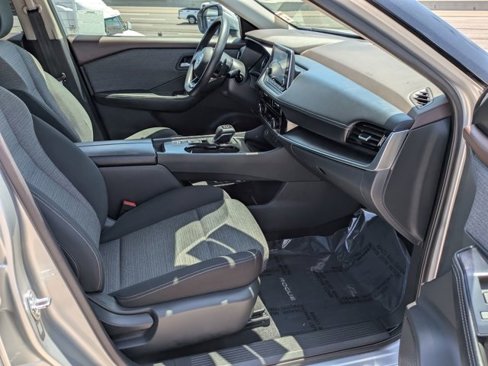 Used 2021 Nissan Rogue SV image 5
