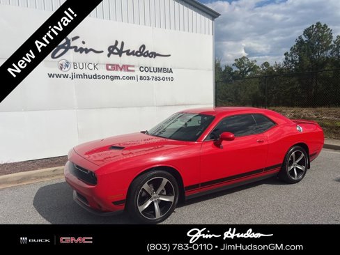 Used 2019 Dodge Challenger SXT image 1