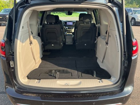 Used 2021 Chrysler Pacifica Touring-L image 24