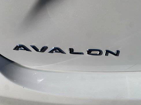 Used 2014 Toyota Avalon Limited image 9