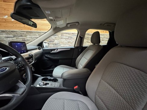 Used 2020 Ford Escape SE image 38