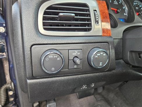 Used 2011 Chevrolet Avalanche LT image 19