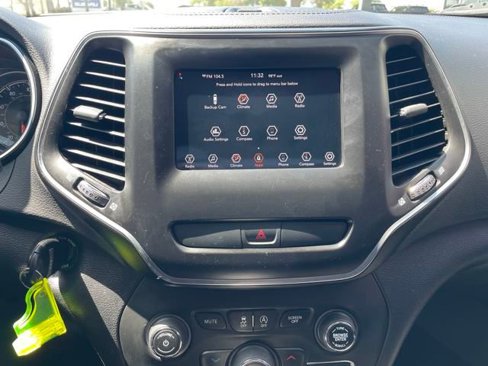 Used 2019 Jeep Cherokee Latitude w/ Popular Appearance Group image 15
