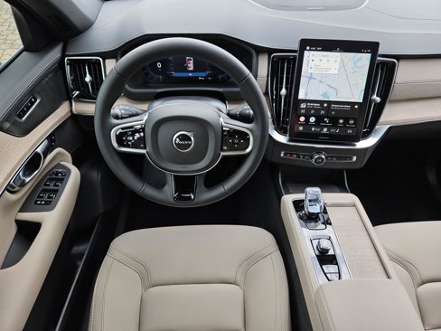 New 2025 Volvo XC90 B5 Plus w/ Protection Package Premier image 35