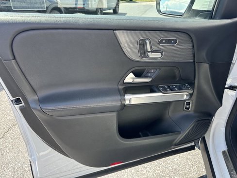 Used 2021 Mercedes-Benz GLB 250 4MATIC image 9