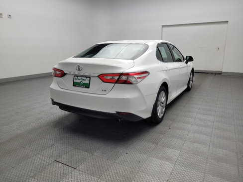 Used 2018 Toyota Camry LE image 9