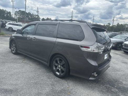 Used 2016 Toyota Sienna SE Premium image 7