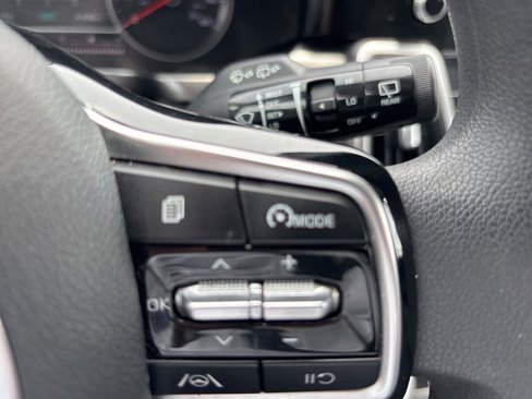 Used 2023 Kia Sorento LX image 29