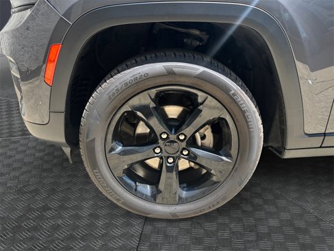 Used 2023 Jeep Grand Cherokee Altitude image 9