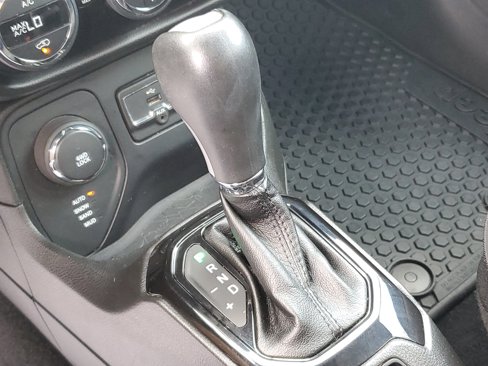 Used 2016 Jeep Renegade Latitude image 20