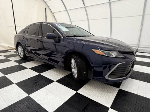 Used 2021 Toyota Camry LE image 6