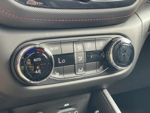 Used 2022 Chevrolet TrailBlazer RS w/ Technology Package image 19