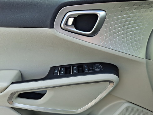 Used 2022 Kia Soul LX image 11