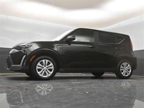 Used 2023 Kia Soul LX image 16