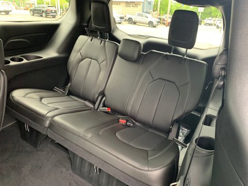 New 2025 Chrysler Pacifica Select image 28