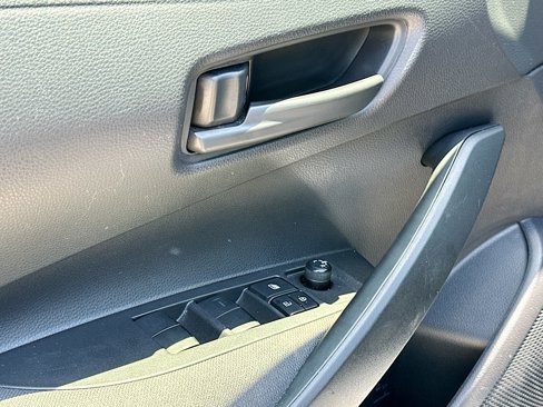 Used 2022 Toyota Corolla LE image 17