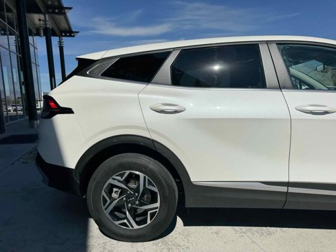 Used 2023 Kia Sportage LX image 8