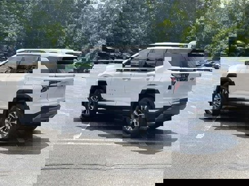 New 2026 Chevrolet Equinox LT w/ LPO, Floor Liner Package image 5