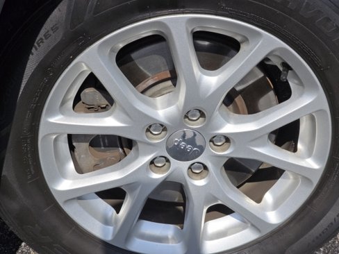 Used 2015 Jeep Cherokee Sport w/ Sport Appearance Group image 3
