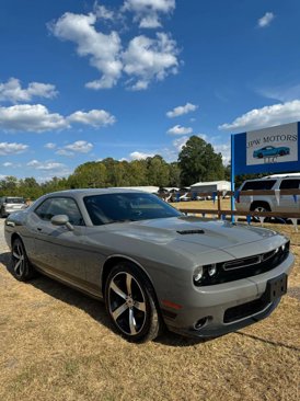 Used 2019 Dodge Challenger SXT image 2