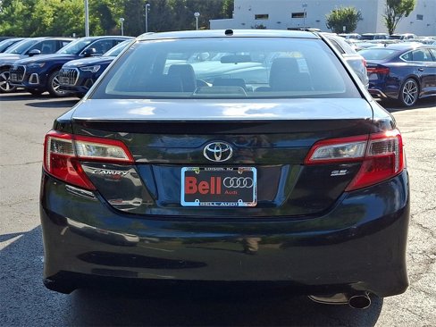 Used 2012 Toyota Camry L image 11