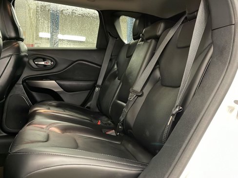 Used 2019 Jeep Cherokee Limited image 9