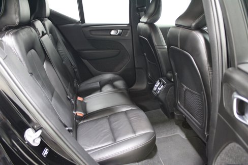 Used 2022 Volvo XC40 T4 Momentum image 18