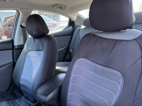 Used 2014 Hyundai Elantra SE image 2