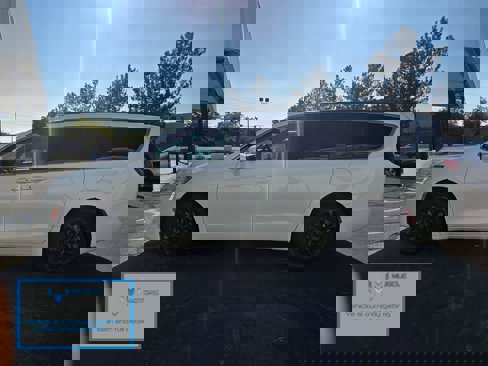 Used 2022 Chrysler Pacifica Touring-L image 3