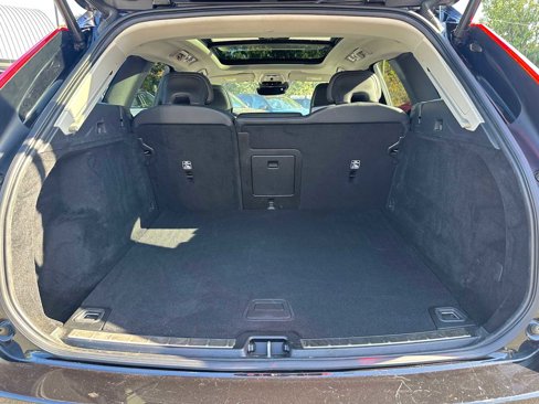 Used 2021 Volvo XC60 T5 Momentum w/ Premium Package image 14