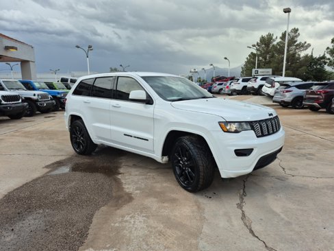 Used 2019 Jeep Grand Cherokee Altitude image 4