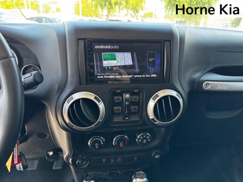 Used 2018 Jeep Wrangler Unlimited Sahara w/ Connectivity Group image 20