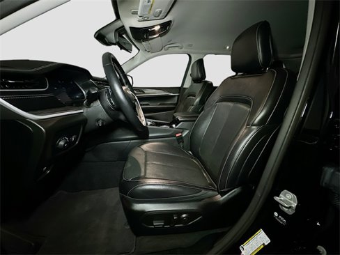 Certified 2022 Jeep Grand Cherokee Limited w/ Luxury Tech Group II image 17