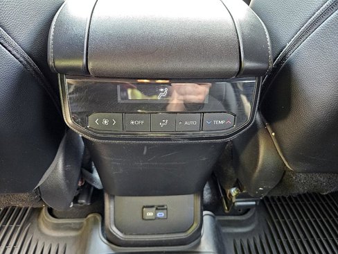 Used 2022 Toyota Highlander XSE image 8