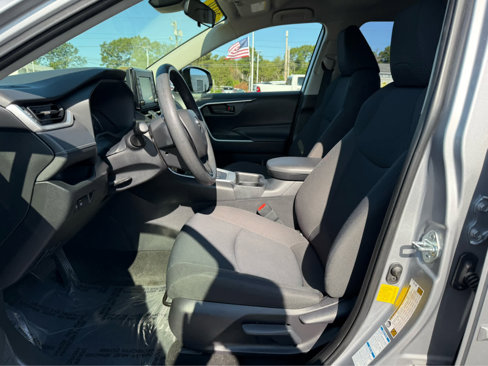 Used 2019 Toyota RAV4 LE image 11